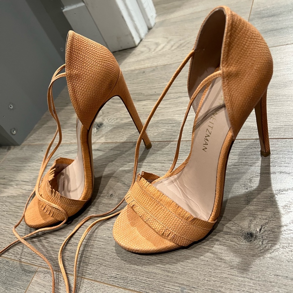 Stuart Weitzman; 4 3/4 inch heel; size 7.5